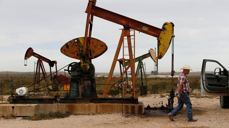 Fotografija: Zmrzal je naftna črpališča v Texasu ovirala le prehodno, postopno proizvodnja spet raste. FOTO: Angus Mordant/Reuters