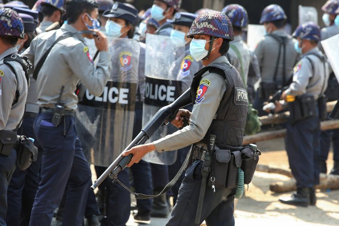 Policisti so protestnike razgnali s streli. FOTO: Stringer Reuters