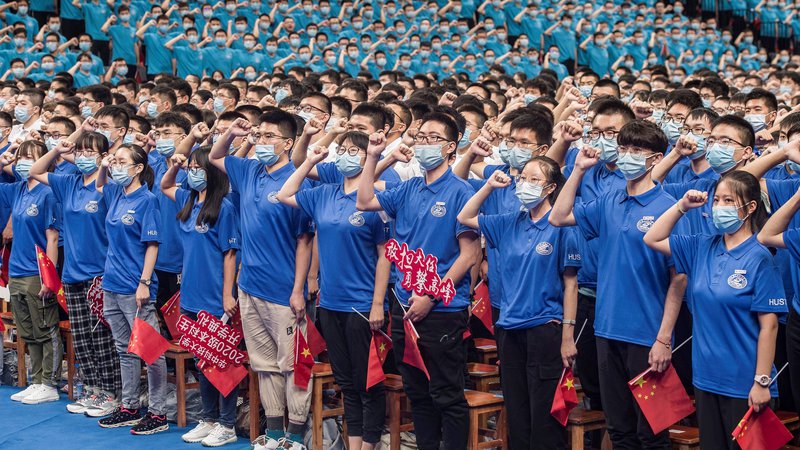 Fotografija: Sprejemni izpiti za vpis na univerze vzbujajo strah pri mladih Kitajcih. FOTO: STR/AFP