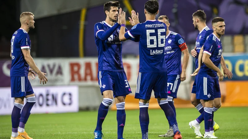 Fotografija: Maribor se je na prvem derbiju sezone veselil vodstva, zmage pa ne. V Ljudskem vrtu, kjer se bosta velike tekmeca pomerila tretjič, ni bilo zmagovalca. FOTO: Jure Banfi/Sobotainfo