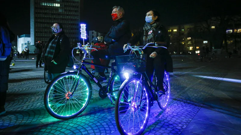 Fotografija: Kolesarji so znova protestirali. FOTO: Jože Suhadolnik/Delo