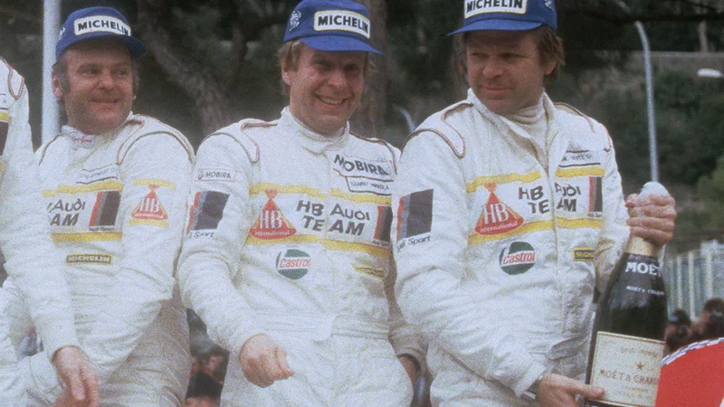 Fotografija: Hannu Mikkola (na sredini) s sotekmovalcema na reliju Monte Carlo leta 1984. FOTO: Ralph Gatti/AFP