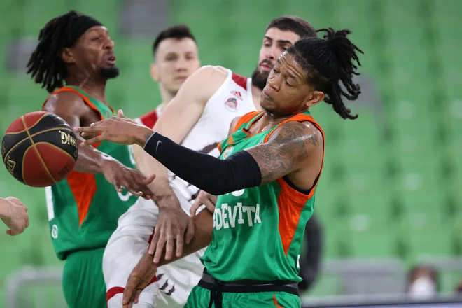 Na zanji tekmi z FMP sta bila najučinkovitejša v stožiški zasedbi Rion Brown (desno) in Jarrod Jones (levo). FOTO: Cedevita Olimpija