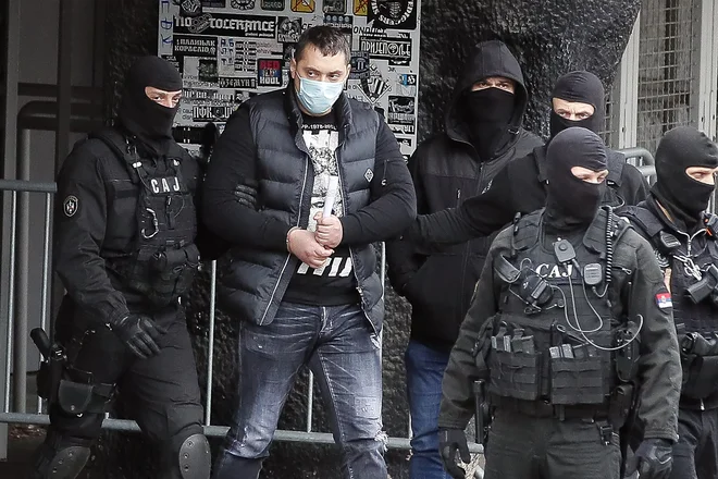 Srbska policija je opravila dobro delo. Potrebovali so le odobritev, do takrat je niso imeli, saj je Belivuk opravljal posebne naloge. Najprej je utišal navijače nogometnega kluba Partizan Beograd, ki so občasno skandirali žaljiva gesla proti predsedniku države Aleksandru Vučiću. FOTO: Pedja Milosavljević/AFP