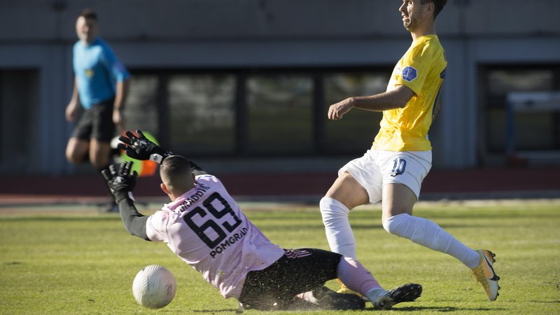 Fotografija: Mustafa Nukić je bil v drugem delu nogometnga prvenstva prvi mož Brava, proti Muri pa največji osmoljenec. FOTO: Jure Eržen/Delo