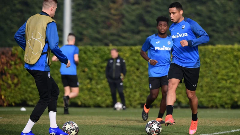 Fotografija: Josip Iličić (levo) in vse boljši kolumbijski as Luis Muriel (desno) se dobro ujameta na treningih, na tekmah še ne. FOTO: Miguel Medina/AFP