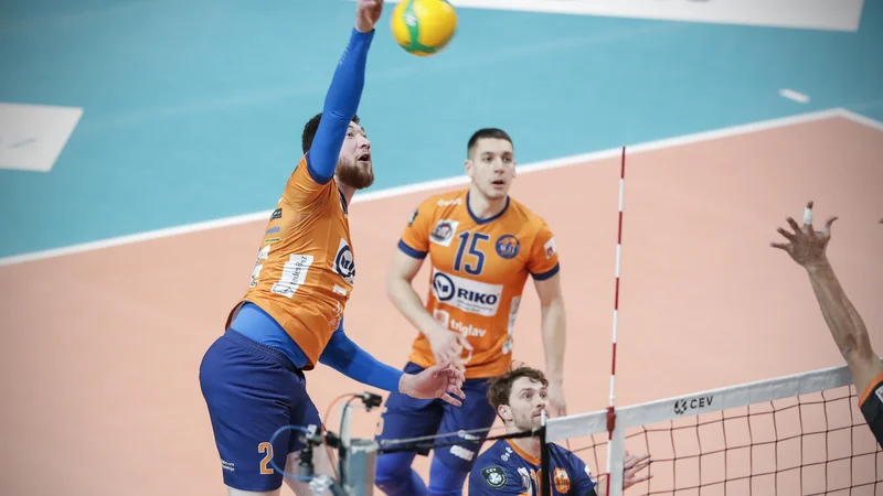 Fotografija: Božidar Vučićević je bil najučinkovitejši odbojkar ACH Volleyja v finalu srednjeevropske lige. FOTO: Uroš Hočevar
