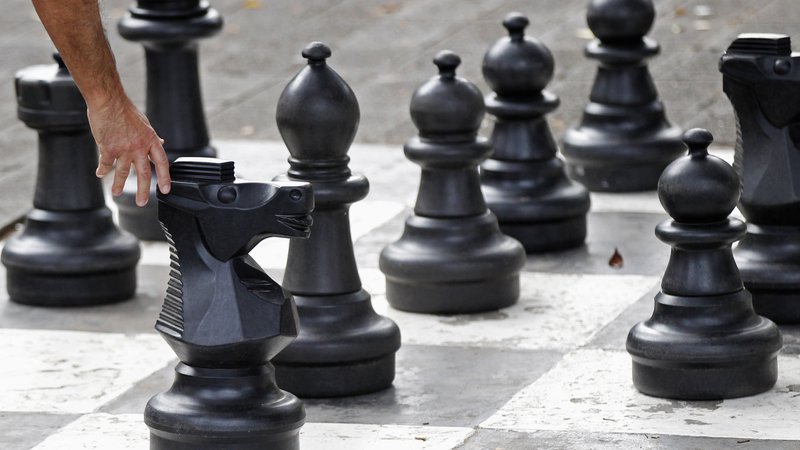 Fotografija: Šah je tudi šola o življenju. FOTO: Daniel Munoz/Reuters