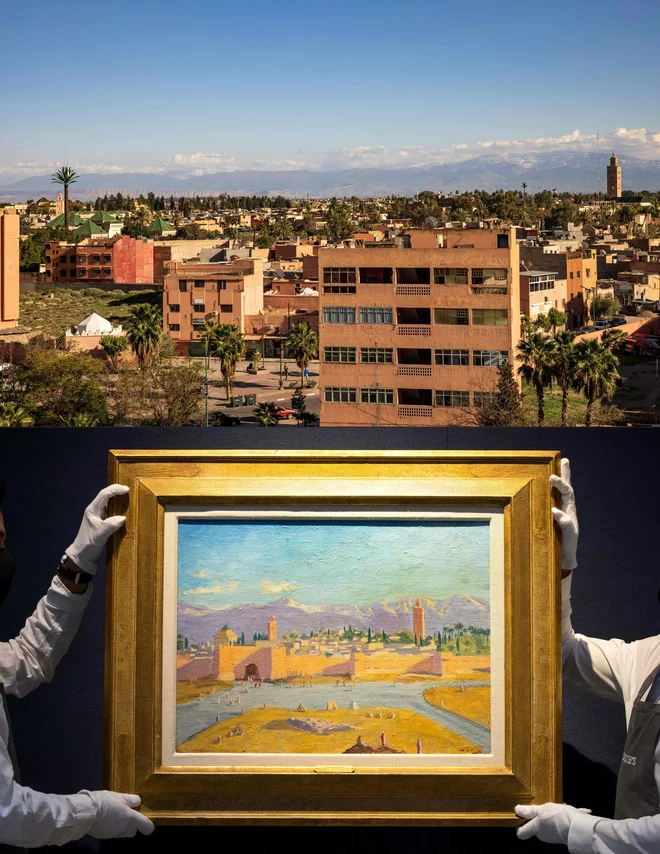 Po besedah vodje oddelka britanske moderne umetnosti pri Christie's Nicka Orcharda je <em>Minaret mošeje Koutoubia</em> edino delo, ki ga je Churchill ustvaril med drugo svetovno vojno v Maroku. FOTO: Tolga Akmen/AFP