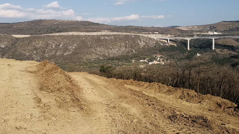 Fotografija: Projekt drugega tira se preveša v izvedbeno fazo. Foto Boris Šuligoj