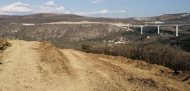 Projekt drugega tira se preveša v izvedbeno fazo. Foto Boris Šuligoj
