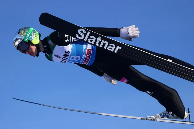 Cene Prevc je bil najbolj prepričljiv na današnjem treningu. FOTO: Kai Pfaffenbach/Reuters