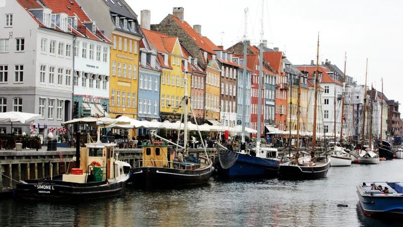 Fotografija: Danski København je dober zgled pametnega mesta; kupilo je platformo, na kateri loklalni startupi razvijajo pametne rešitve za specifične lokalne potrebe. Mesto je živi laboratorij. FOTO: Igor Modic/Delo