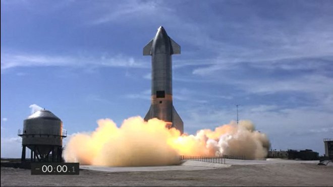 Polet je bil uspešen, raketa je pristala, a nato je eksplodirala. FOTO: Spacex/AFP