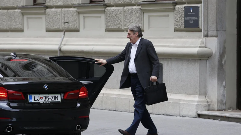 Fotografija: Minister za kulturo trdi, da do danes dopoldne ni prejel pisnega vabila za udeležbo na razpravi evropskega parlamenta v Bruslju.
FOTO: Matej Družnik/Delo