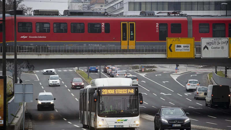 Fotografija: Digitalizacija je vpeta v strategije razvoja mest, saj ponuja rešitve na področju transporta, energetike, okolja, varnosti in družbe. FOTO: Jože Suhadolnik/Delo