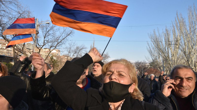 Fotografija: V Erevanu so zborovanja podpornikov in nasprotnikov predsednika vlade Nikola Pašinjana del vsakdana. FOTO: Karen Minasjan/AFP