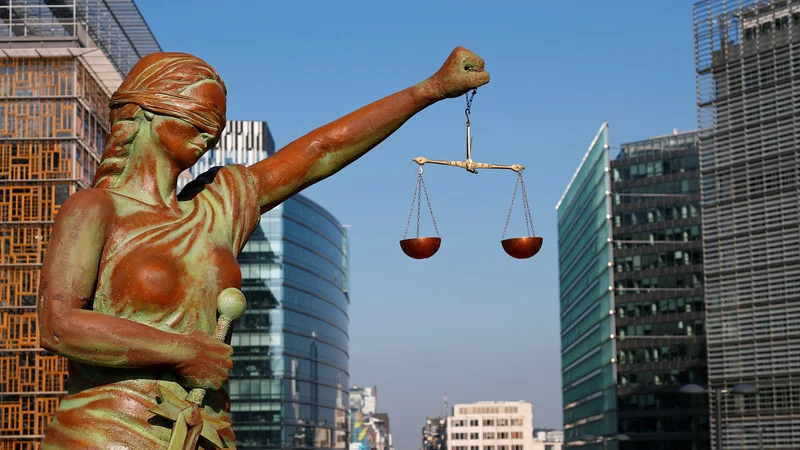 Fotografija: »V DDTS že dlje časa ugotavljamo izvajanje pritiskov na delo državnih tožilcev,« so državni tožilci napisali v pismu, ki ga pošiljajo Posvetovalnemu svetu tožilcev pri Svetu Evrope. FOTO: Francois Lenoir/ Reuters