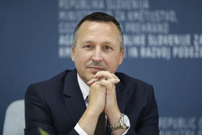Miran Mihelič je bil za državnega sekretarja na kmetijskem&nbsp; ministrstvu imenovan 23. oktobra lani. Da je s te funkcije odstopil po&nbsp;pičlih 126 dneh, je pred dnevi poročal Dnevnik.&nbsp;FOTO: Leon Vidic/Delo