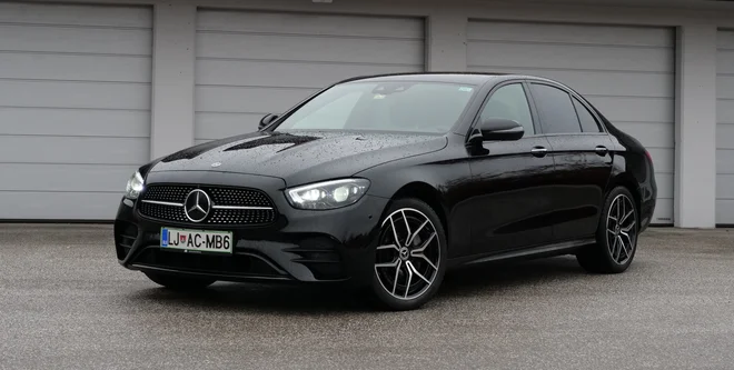 Prenovljeni mercedes-benz razreda E je na našem trgu na voljo od 54 tisoč evrov naprej, izdatno opremljena testna različica pa je kar za 30 tisočakov dražja. Foto Blaž Kondža