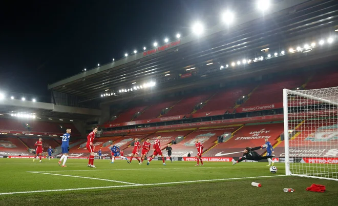 Na Anfieldu je zmagovalca odločil 22-letni vezist Mason Mount. FOTO: Phil Noble/AFP