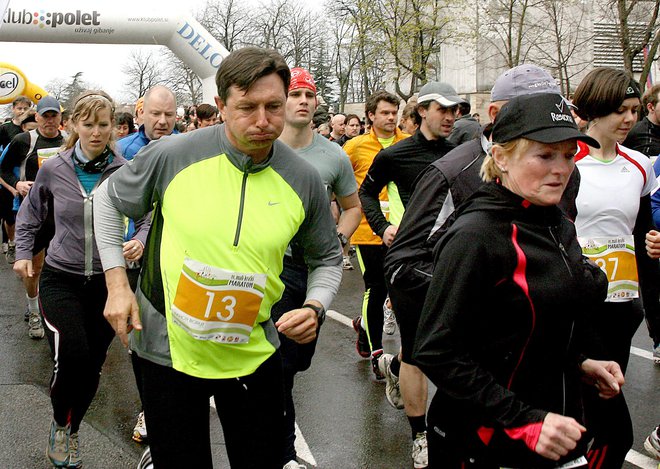 Tako kot so dobre volje tisti, ki bi marca morali teči na Malem kraškem maratonu, že 20. po vrsti, ki je sonastal tudi v Delovi časopisni hiši. FOTO: Ljubo Vukelič/Delo