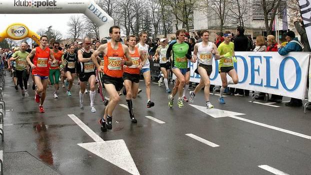 Fotografija: Kraški maraton v Sežani pred desetimi leti. FOTO: Ljubo Vukelič/Delo