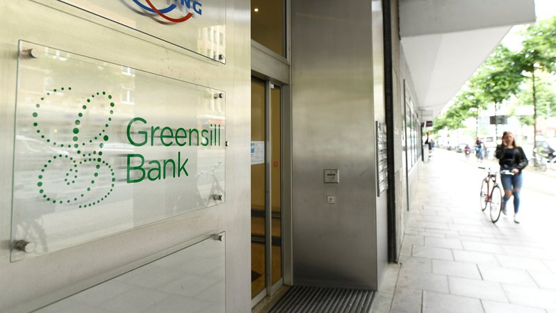 Fotografija: Greensill Bank zaradi suma prikrajanja bilanc preiskuje policija.
FOTO: Fabian Bimmer/Reuters