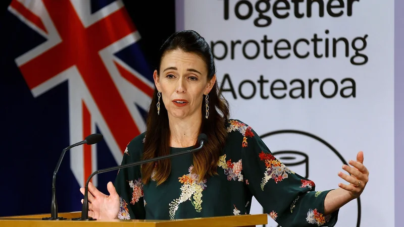 Fotografija: Jacinda Ardern je na včerajšnji novinarski konferenci odpravila zaprtje mesta Auckland od nedeljskega jutra po lokalnem času. FOTO: Marty Melville/AFP