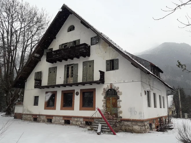 Stari Penzion Špik je bil znan po izvrstnih specialitetah in okusno pripravljenih narodnih jedeh. Vsaj tako je navajal oglas iz leta 1976 na Delovih straneh. Foto Arhiv Primoža Hočevarja