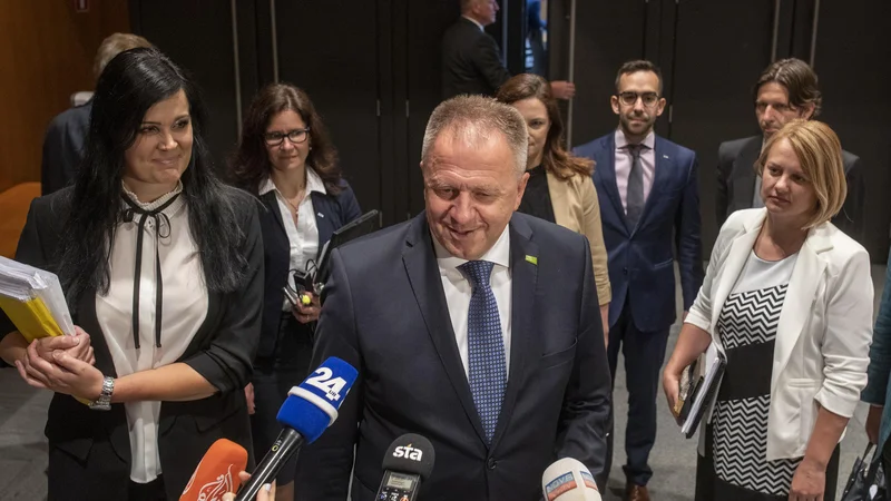 Fotografija: Kljub kritikam vodenja SMC morebitnega naslednika Zdravka Počivalška, ki bi hotel biti predsednik, ni na vidiku. FOTO: Voranc Vogel/Delo
