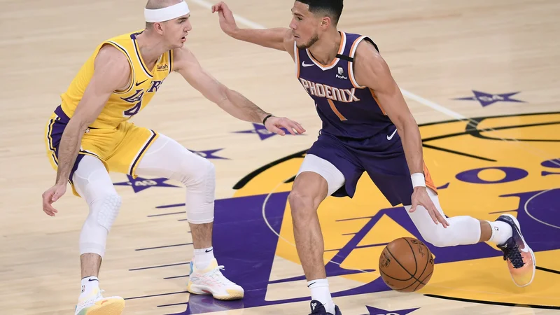 Fotografija: Devin Booker bo tekmo vseh zvezd izpustil zaradi poškodbe levega kolena. FOTO: Harry How/AFP