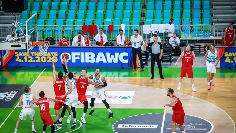 Fotografija: Slovenska košarkarska reprezentanca bo svoje tekmece v kvalifikacijah dobila v mesecu aprilu. FOTO: FIBA