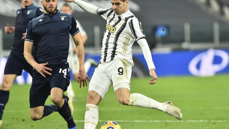 Fotografija: Alvaro Morata je bil z dvema goloma v drugem polčasu odločilni mož pri zmagi Juventusa proti Laziu. FOTO: Massimo Pinca/Reuters