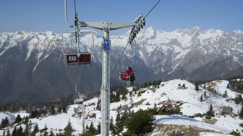 Sedežnico Šimnovec bo čez nekaj let treba povsem odstraniti in na isti trasi postaviti novo napravo. FOTO: Bojan Rajšek/Delo