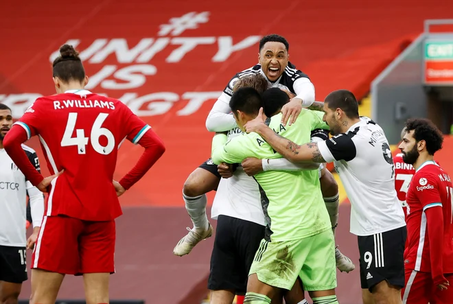 Nogometaši Liverpoola so znova sklonjenih glav zapuščali igrišče. FOTO: Phil Noble/Reuters