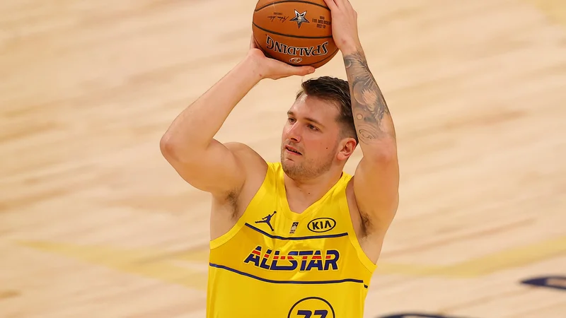Fotografija: Luka Dončić je v 32 minutah igre prispeval 8 točk (za dve 1:1, za tri 2:6), 8 podaj in 3 skoke. FOTO: Kevin C. Cox/AFP