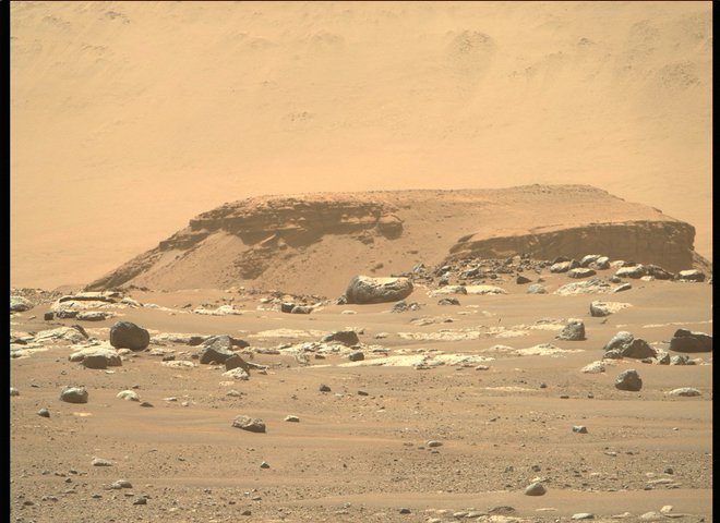 Preverjeno, Skala na Marsu Foto Nasa/jpl-caltech/asu