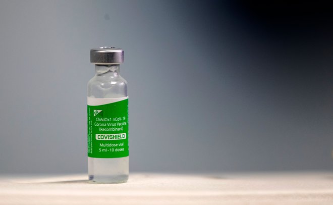 Madžarska se je medtem odločila, da ne bo čakala na agencijo EU. Tako je rusko cepivo že odobrila in z njim začela tudi cepiti. FOTO: Khaled Desouki/AFP