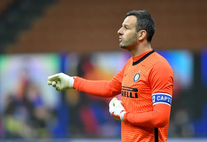 Samir Handanović je ohranil mrežo nedotaknjeno. FOTO: 
Daniele Mascolo/Reuters
