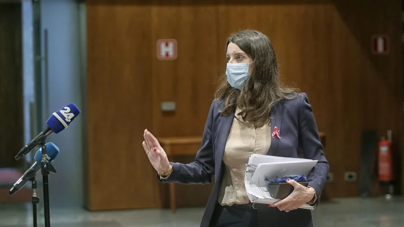 Fotografija: Ministrica Simona Kustec je izjavila, da so dijaki odrasli ljudje in naj odgovarjajo za svoja dejanja. Foto Blaž Samec/Delo