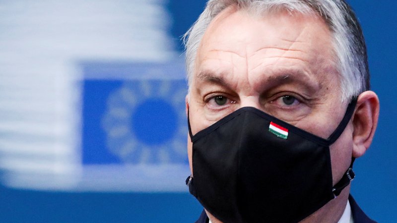 Fotografija: Metode podrejanja medijev, v katerih se je izmojstrila vlada madžarskega premiera Viktorja Orbána, so postale zgled tudi za druge »neliberalne« demokracije v regiji.
FOTO: Yves Herman/Reuters