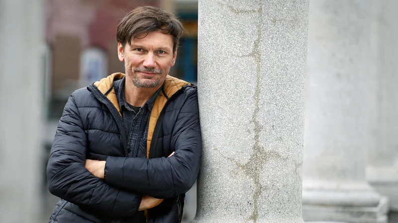 Fotografija: Dr. Jernej Mlekuž je doktor znanosti na področju interkulturnih študijev, primerjalnih študij idej in kultur, geograf, etnolog. Je tudi znanstveni sodelavec Inštituta za slovensko izseljenstvo in migracije na ZRC SAZU. Foto Igor Lapajne