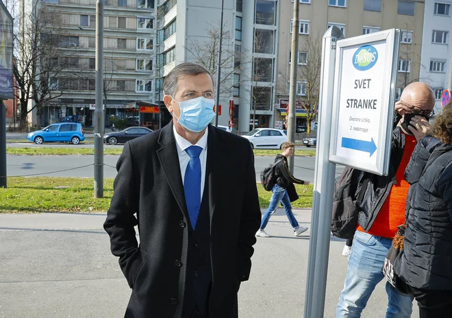 Karl Erjavec je po padcu konstruktivne nezaupnice in svoji zaposlitvi v kranjskem Iskratelu sporočil, da zapušča Desus. FOTO: Jože Suhadolnik/Delo