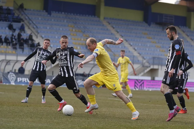 Domžalski adut Senijad Ibričić med eno od akcij. FOTO: Leon Vidic/Delo