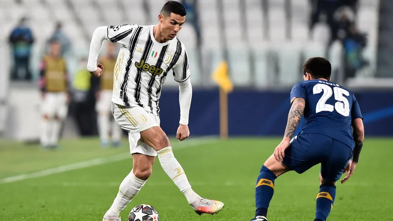 Fotografija: Cristiano Ronaldo ima polno denarnico, Juventus v zadnjih desetletjih prazno evropsko zakladnico, zato je portugalski zvezdnik za staro damo predrag, da bi ga plačevala za neuspehe. FOTO: Massimo Pinca/Reuters