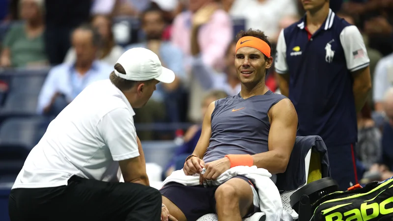 Fotografija: Rafael Nadal je eden od najbolj vztrajnih teniških igralcev in izjemen garač, zaradi česar si brez protibolečinskih tablet ne zamišlja življenja. FOTO: Julian Finney/AFP