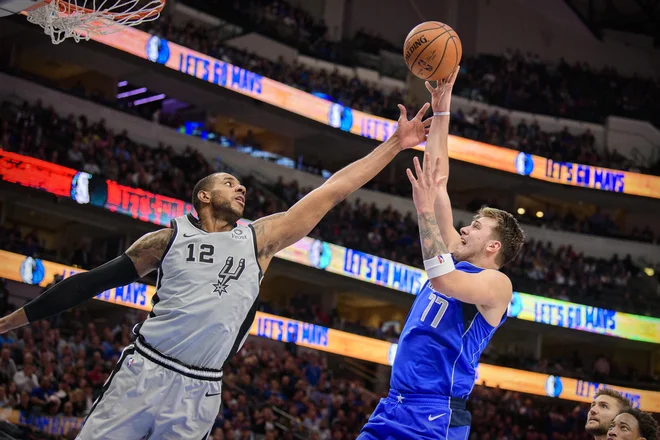 LaMarcus Aldridge ne bo več pokrival Dončića v dresu San Antonia. FOTO: Jerome Miron/Usa Today Sports