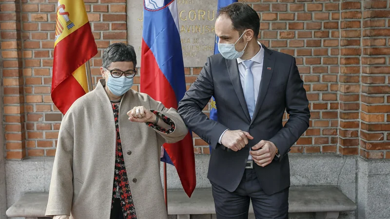 Fotografija: Špansko zunanjo ministrico Arancho González Laya je sprejel zunanji minister Anže Logar. FOTO: Blaž Samec/Delo