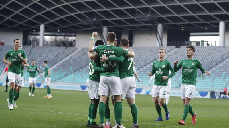 Fotografija: Nogometaši Olimpije so zanesljivo zmagali v Sežani. FOTO: Leon Vidic/Delo